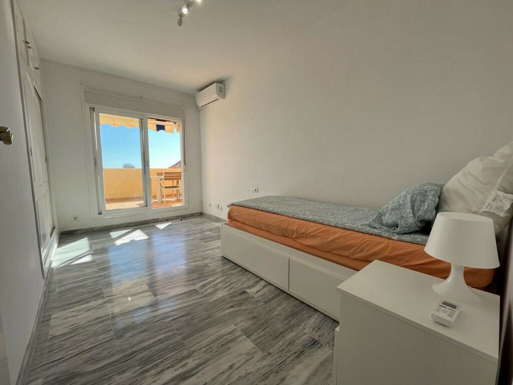 Penthouse Estepona Málaga - image 9