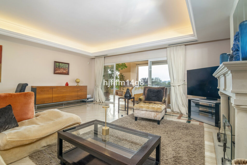 Middle Floor Apartment The Golden Mile Málaga - image 9