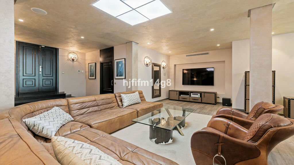 Detached Villa La Quinta Málaga - image 9