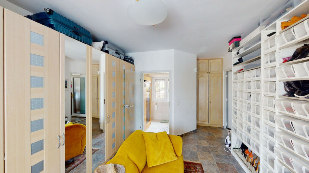 Detached Villa Sayalonga Málaga - image 9