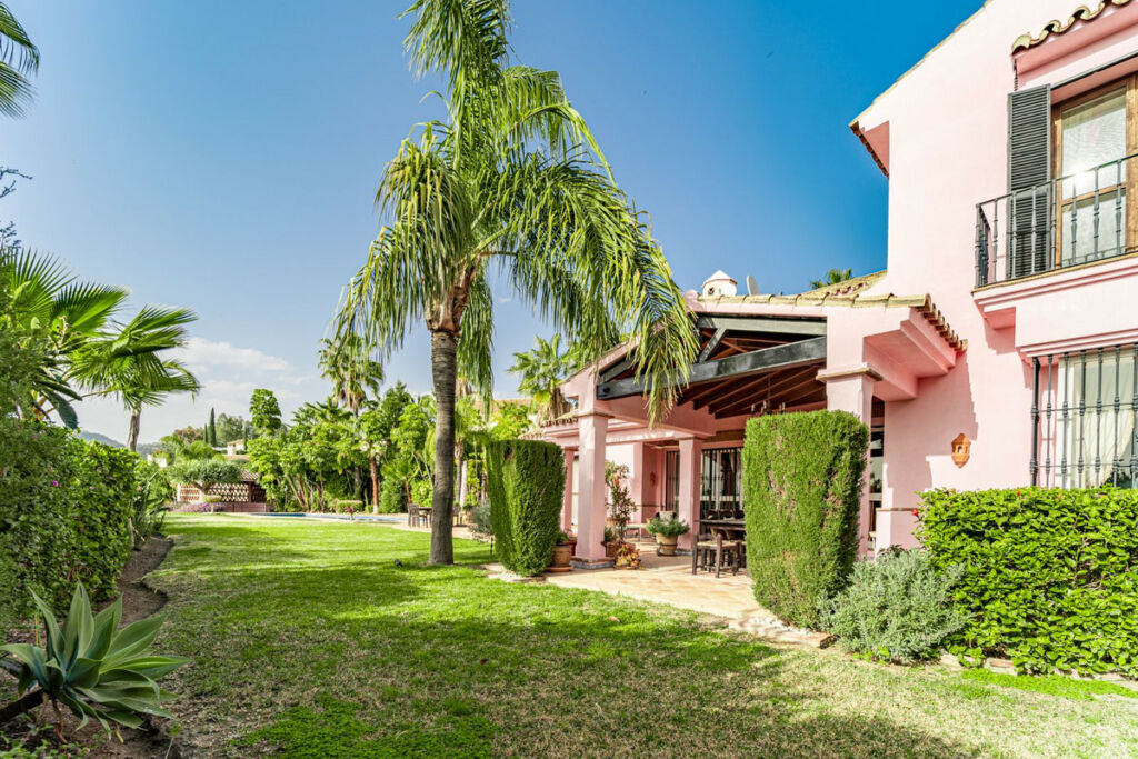 Detached Villa Benahavís Málaga - image 9