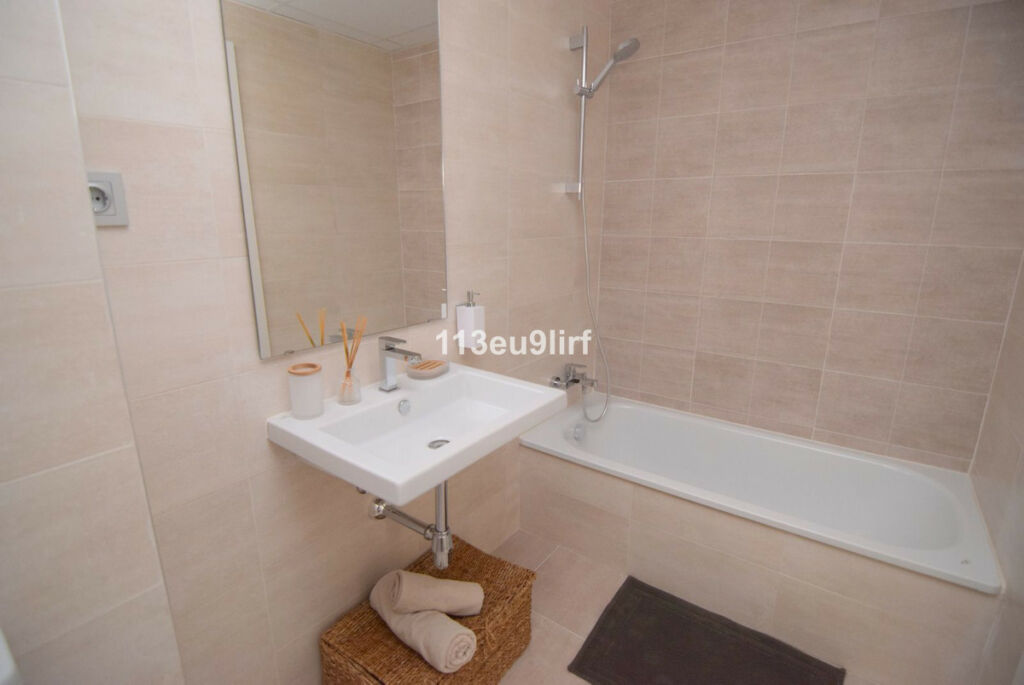 Ground Floor Apartment Benalmadena Pueblo Málaga - image 9