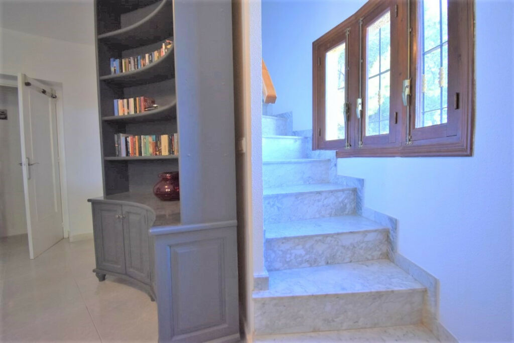 Detached Villa Villamartin Alicante - image 9