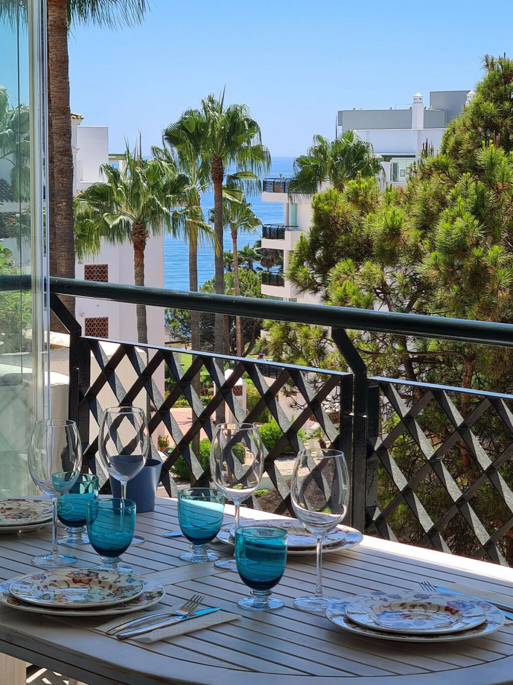 Middle Floor Apartment Calahonda Málaga - image 2