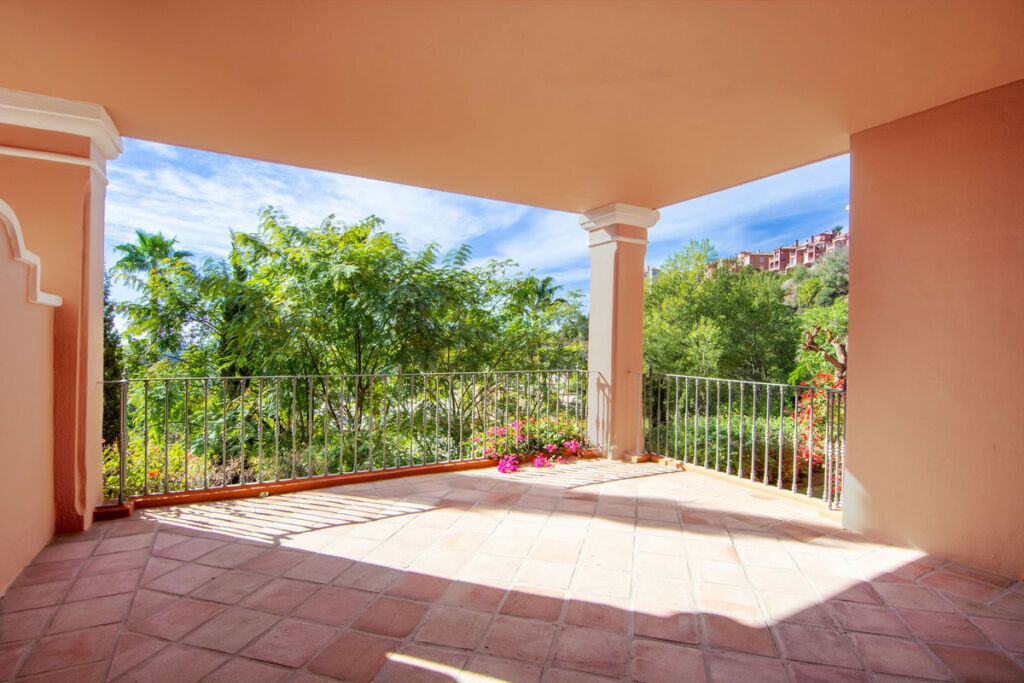 Middle Floor Apartment Monte Halcones Málaga - image 3