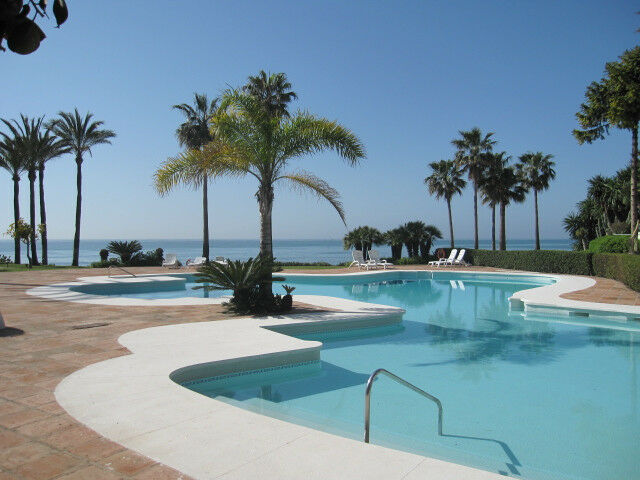 Middle Floor Apartment Estepona Málaga