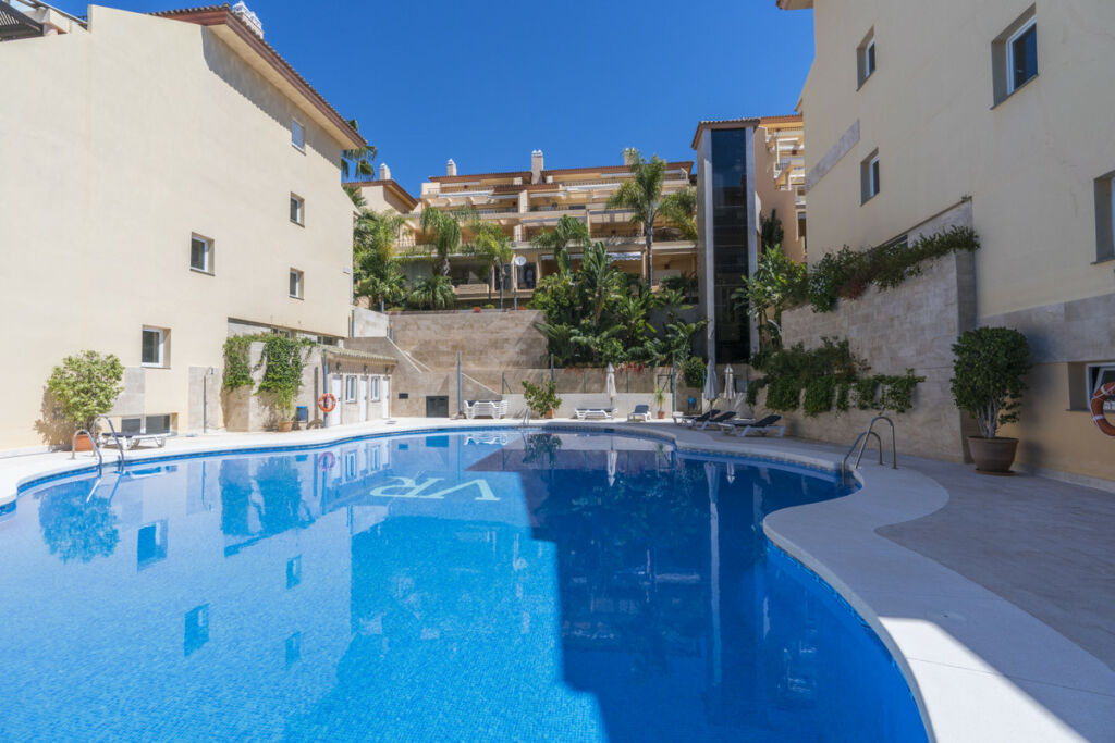 Ground Floor Apartment Nueva Andalucía Málaga - image 3