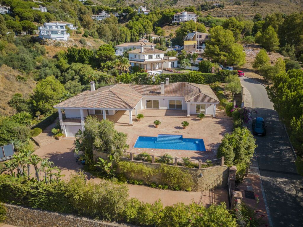 Detached Villa Valtocado Málaga - image 7