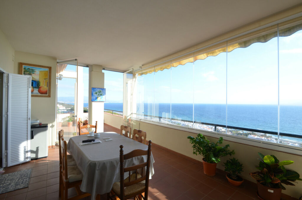 Middle Floor Apartment La Duquesa Málaga