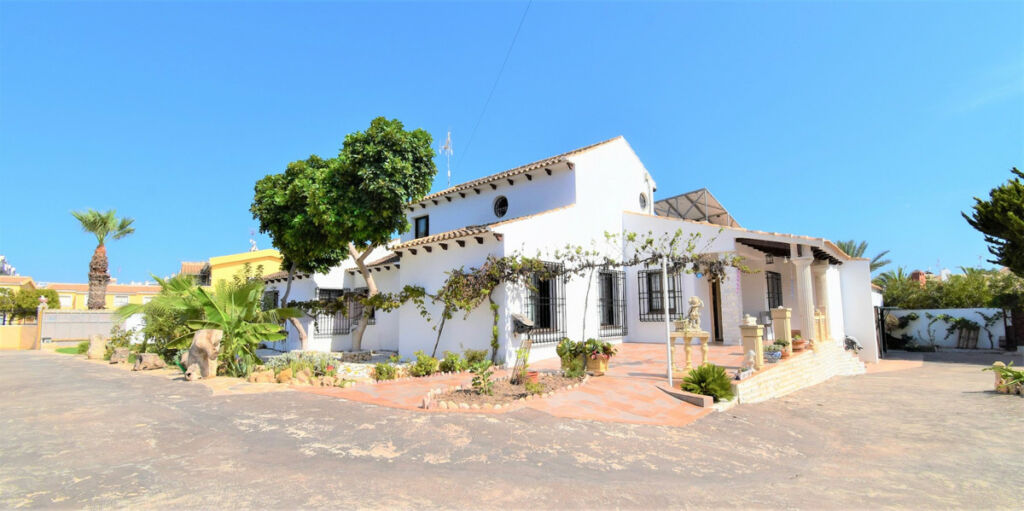 Detached Villa Villamartin Alicante