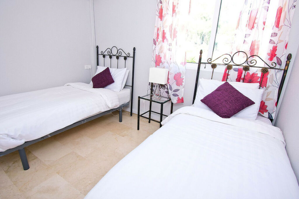 Middle Floor Apartment Torrenueva Málaga - image 9