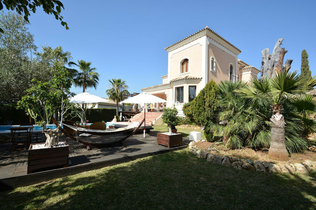 Detached Villa Nueva Andalucía Málaga - image 10
