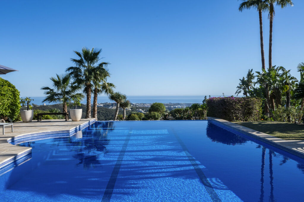 Detached Villa El Madroñal Málaga - image 10
