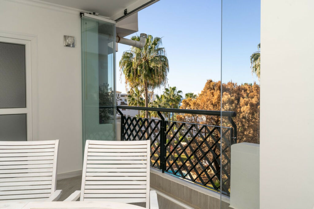 Middle Floor Apartment Calahonda Málaga - image 10