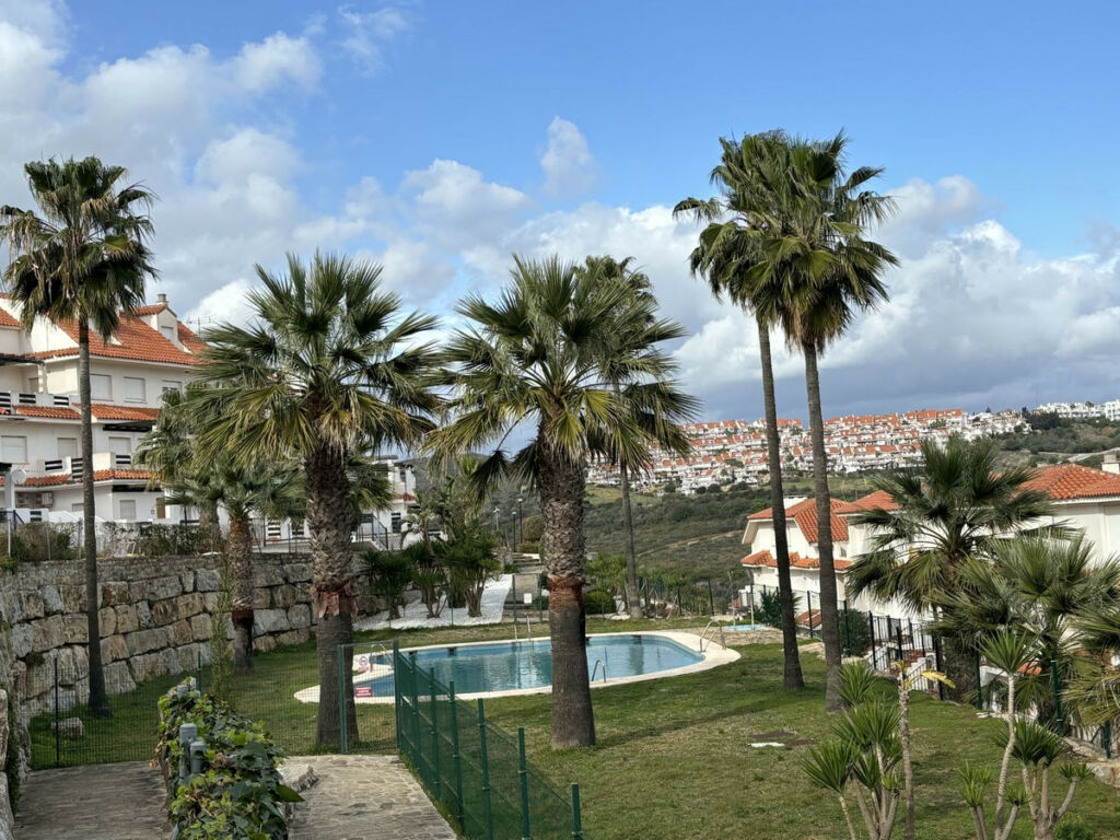 Middle Floor Apartment La Duquesa Málaga - image 10