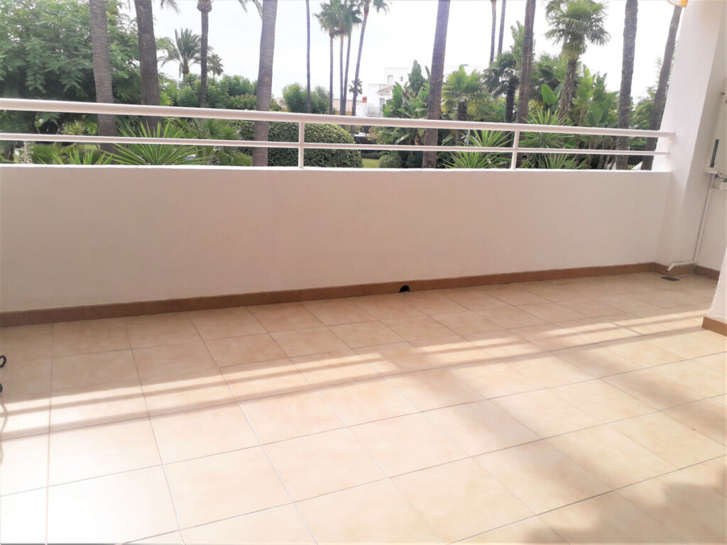 Middle Floor Apartment Atalaya Málaga - image 10