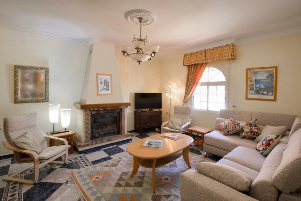 Detached Villa La Viñuela Málaga - image 10
