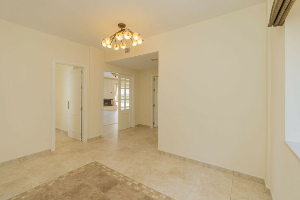 Detached Villa Valtocado Málaga - image 11