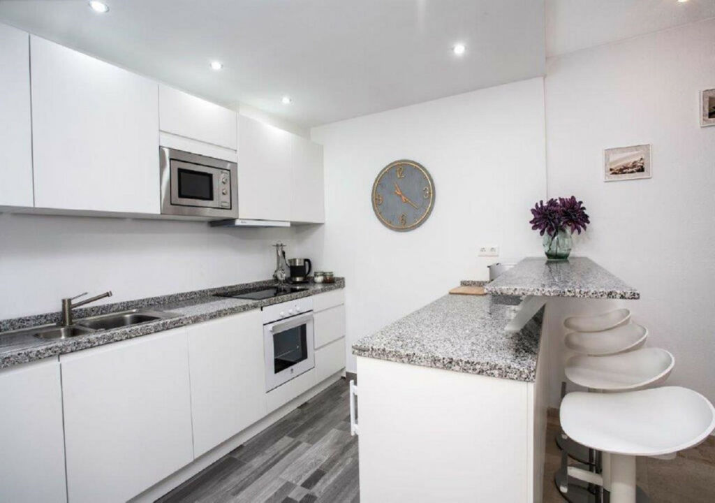 Middle Floor Apartment Estepona Málaga - image 10