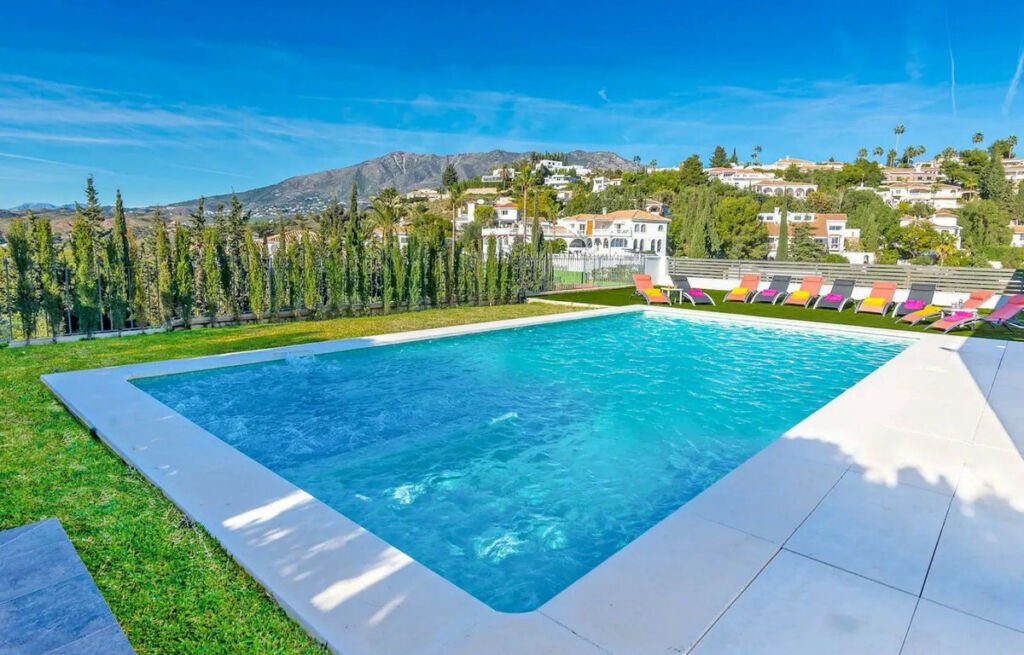Detached Villa Sierrezuela Málaga - image 10