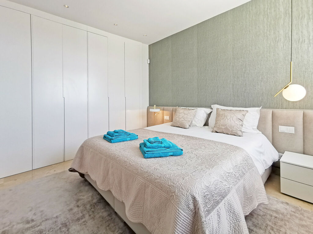 Middle Floor Apartment Cabopino Málaga - image 10
