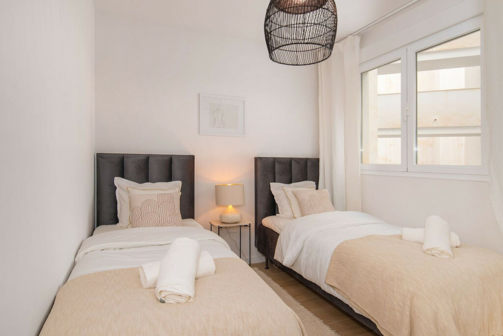 Middle Floor Apartment La Campana Málaga - image 10