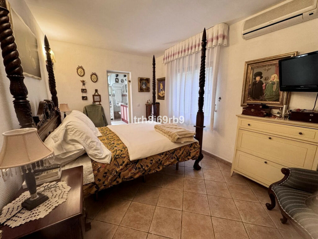 Detached Villa Atalaya Málaga - image 10