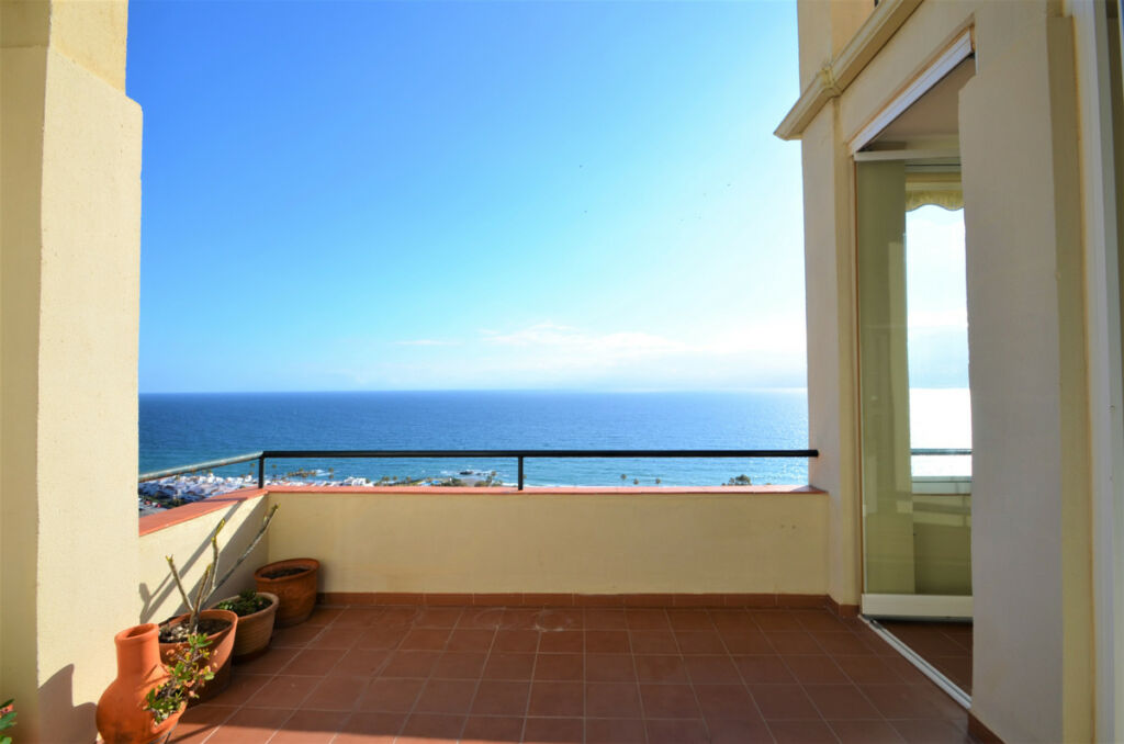 Middle Floor Apartment La Duquesa Málaga - image 10