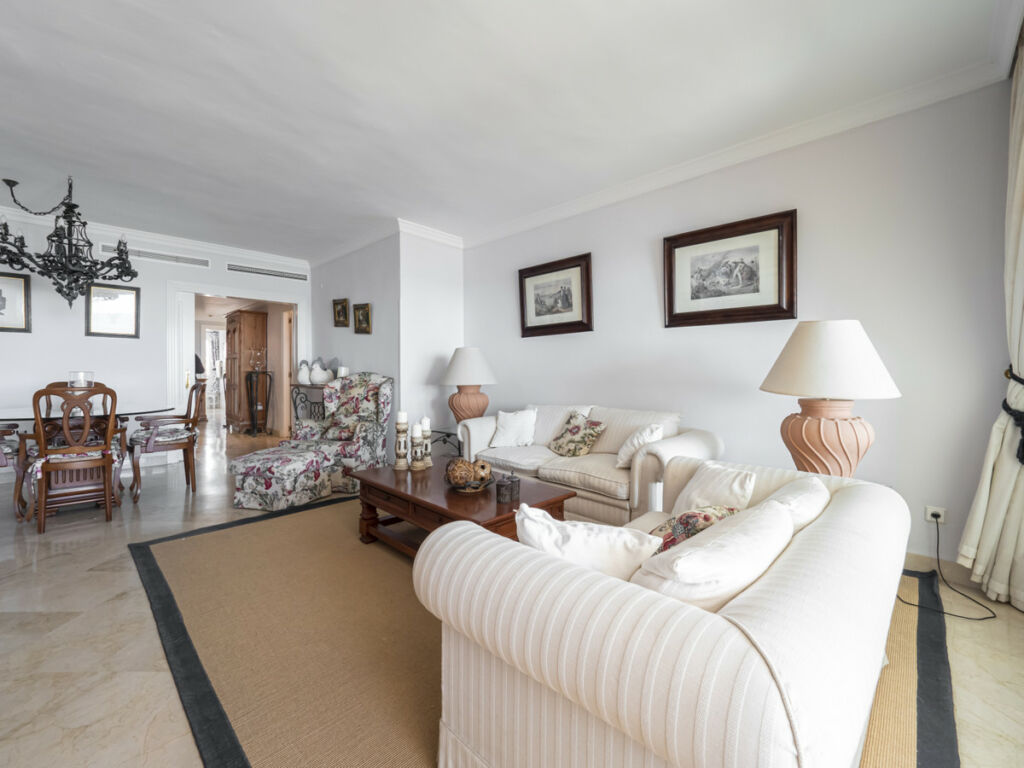 Middle Floor Apartment Puerto Banús Málaga - image 10