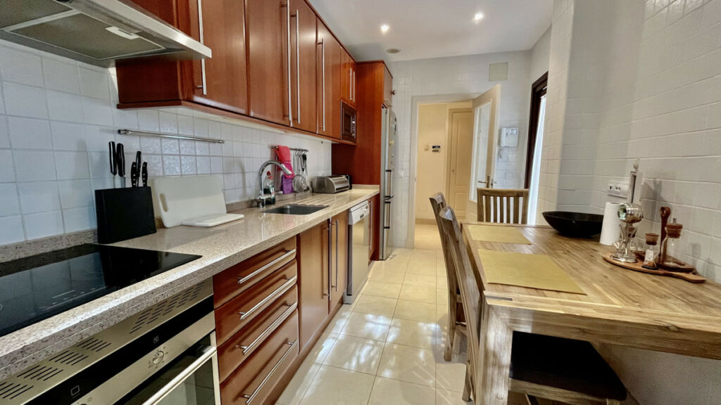 Ground Floor Apartment The Golden Mile Málaga - image 10
