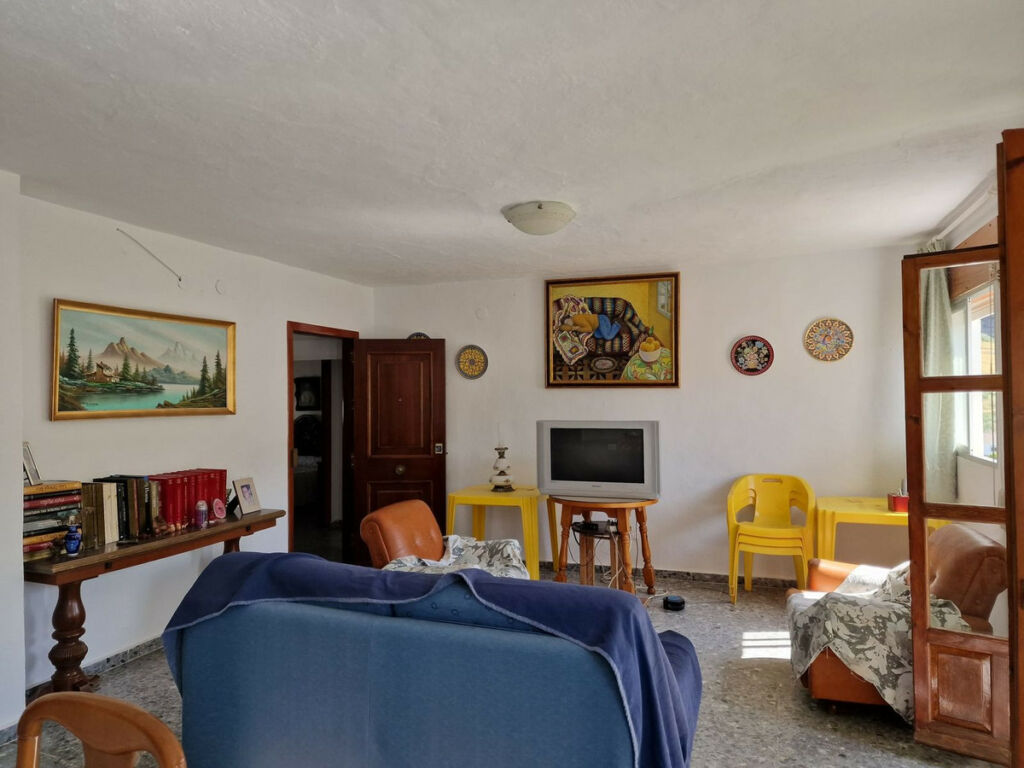 Detached Villa Tolox Málaga - image 10