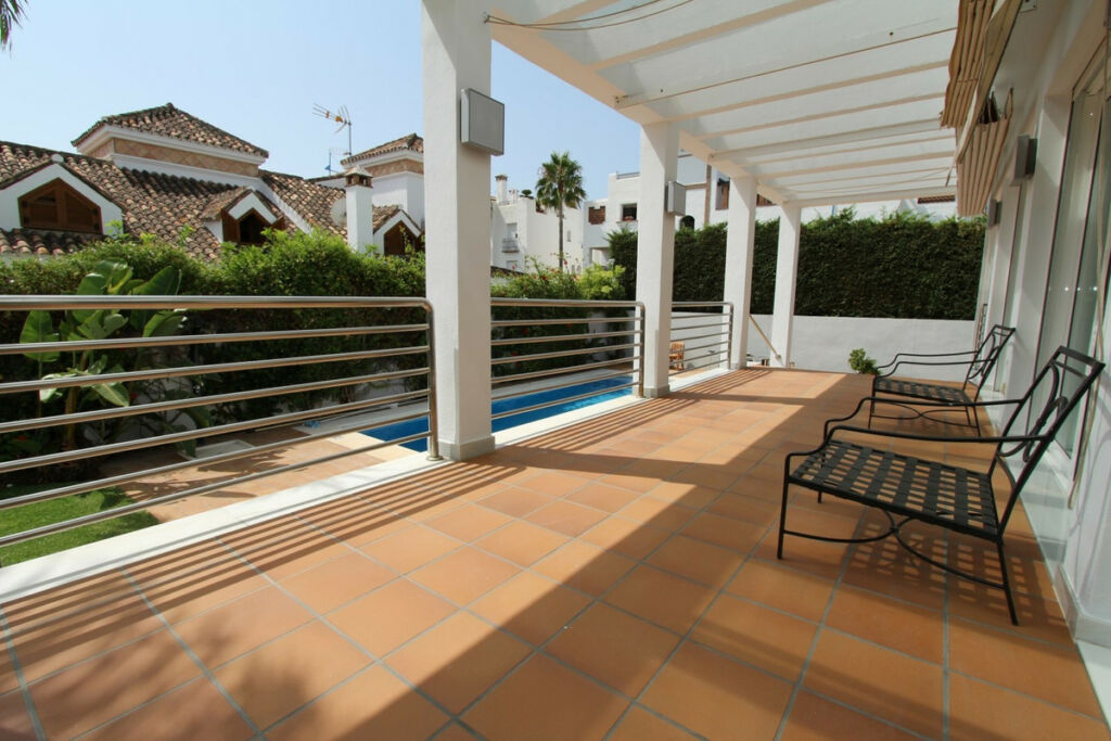 Detached Villa San Pedro de Alcántara Málaga - image 10