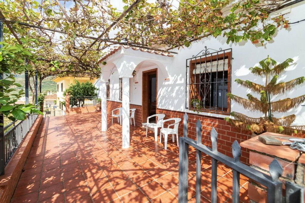 Detached Villa Periana Málaga - image 11