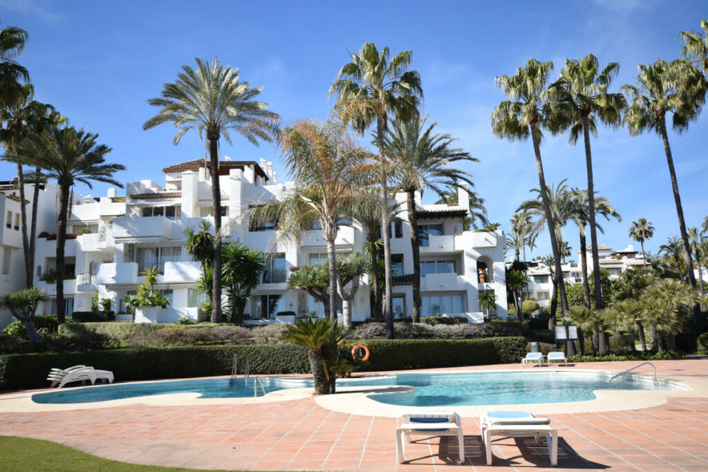 Middle Floor Apartment Estepona Málaga - image 11