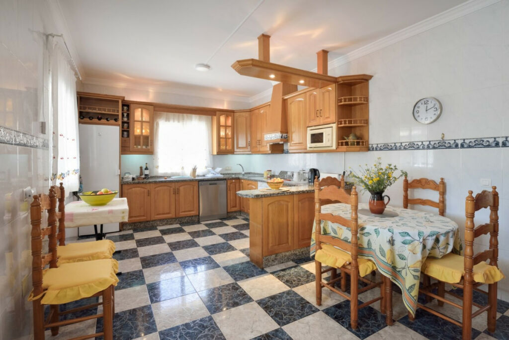 Detached Villa La Viñuela Málaga - image 11