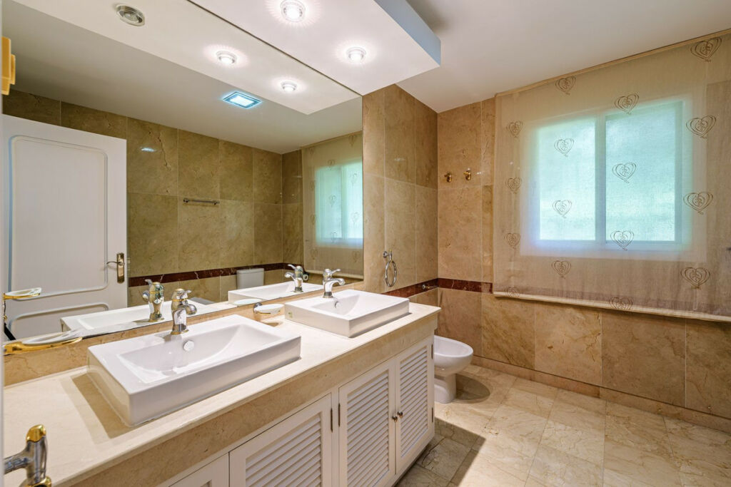 Detached Villa Benamara Málaga - image 11