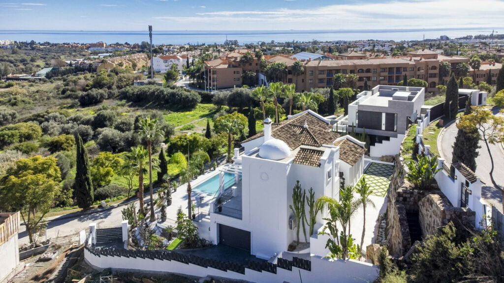 Detached Villa Los Flamingos Málaga - image 11