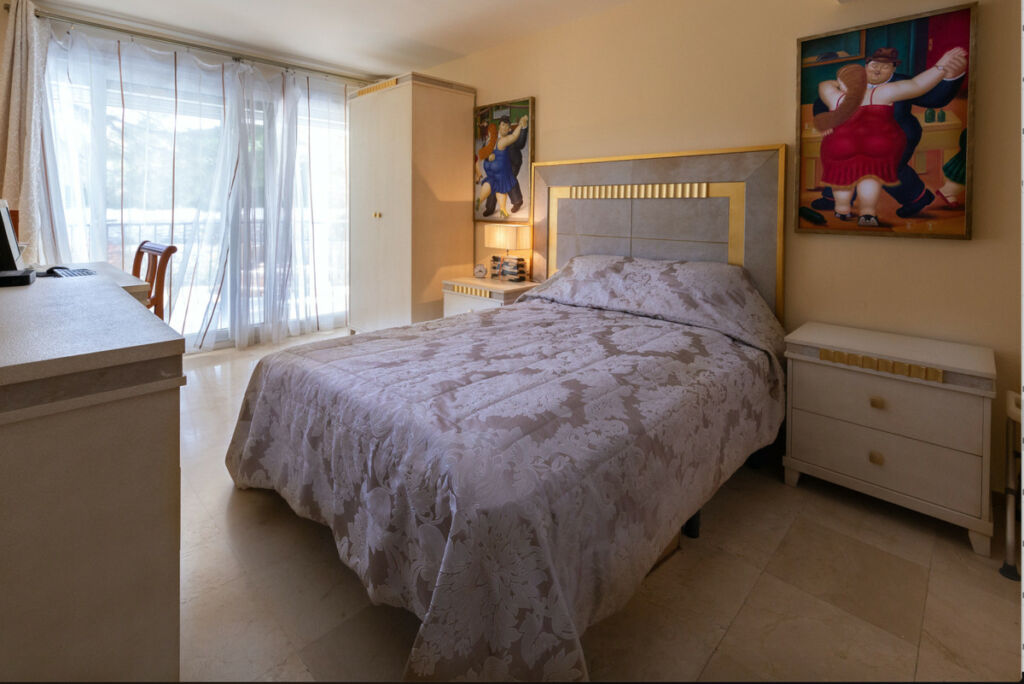 Detached Villa Sierra Blanca Málaga - image 11