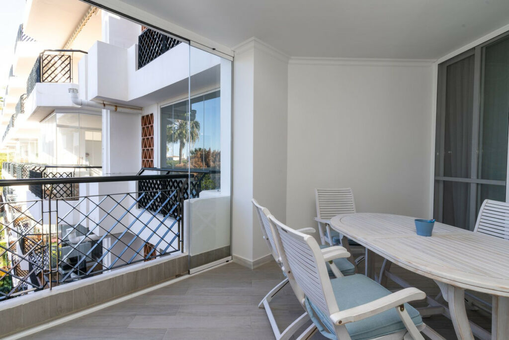 Middle Floor Apartment Calahonda Málaga - image 11