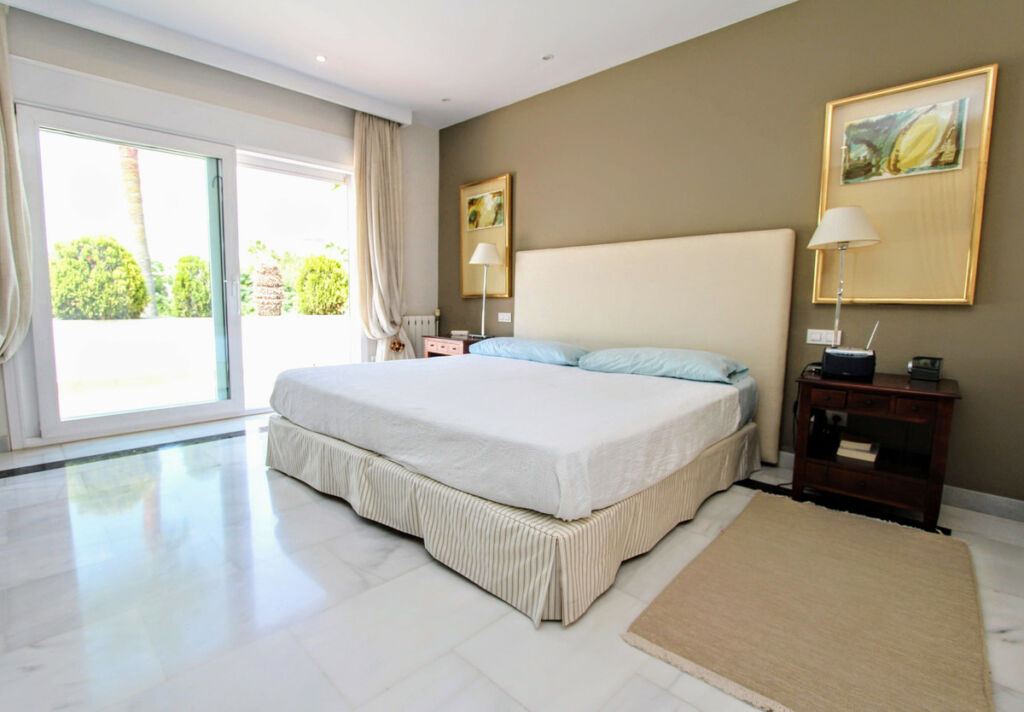 Detached Villa San Pedro de Alcántara Málaga - image 11