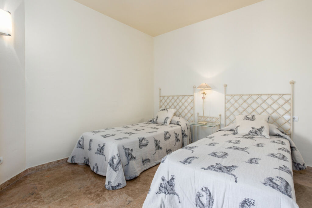 Top Floor Apartment San Pedro de Alcántara Málaga - image 11