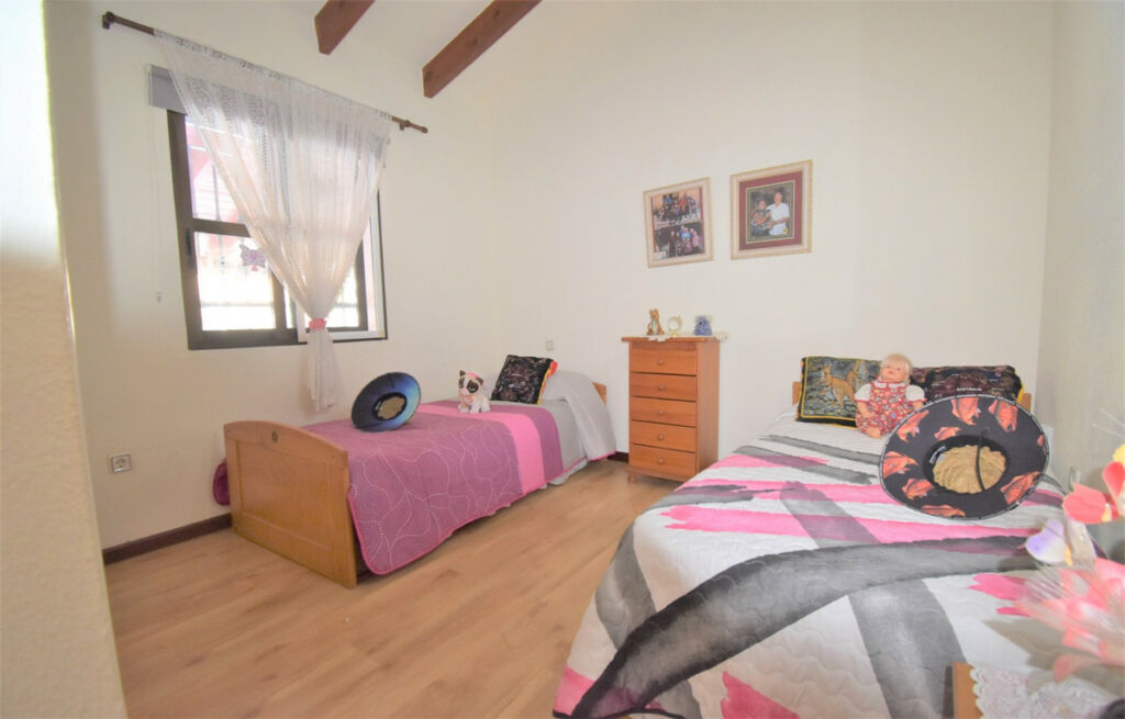 Detached Villa Villamartin Alicante - image 11