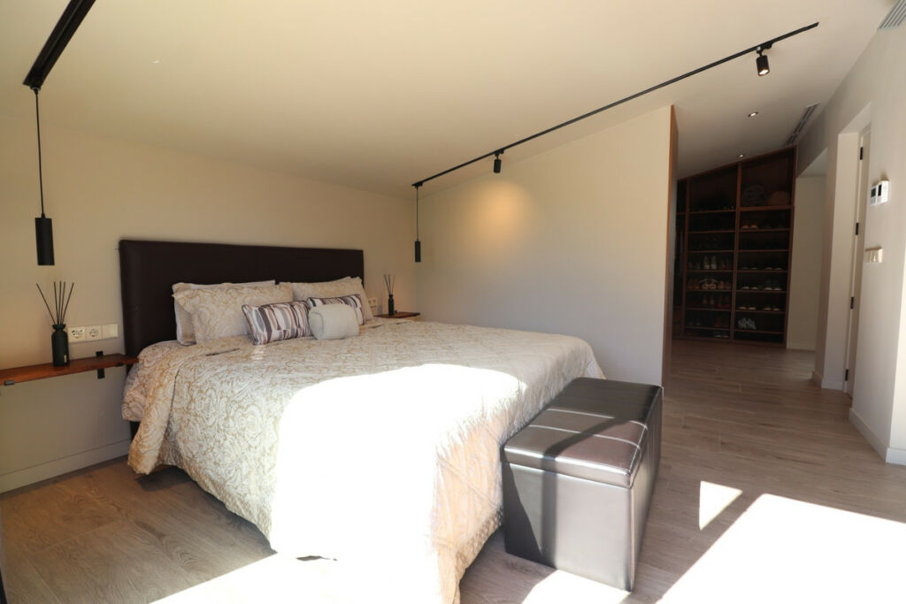 Detached Villa Aspe Alicante - image 11