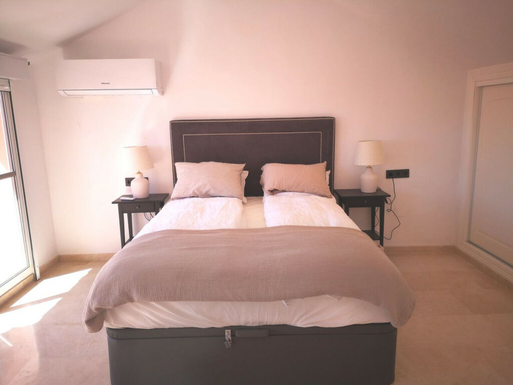 Penthouse Duplex Elviria Málaga - image 11