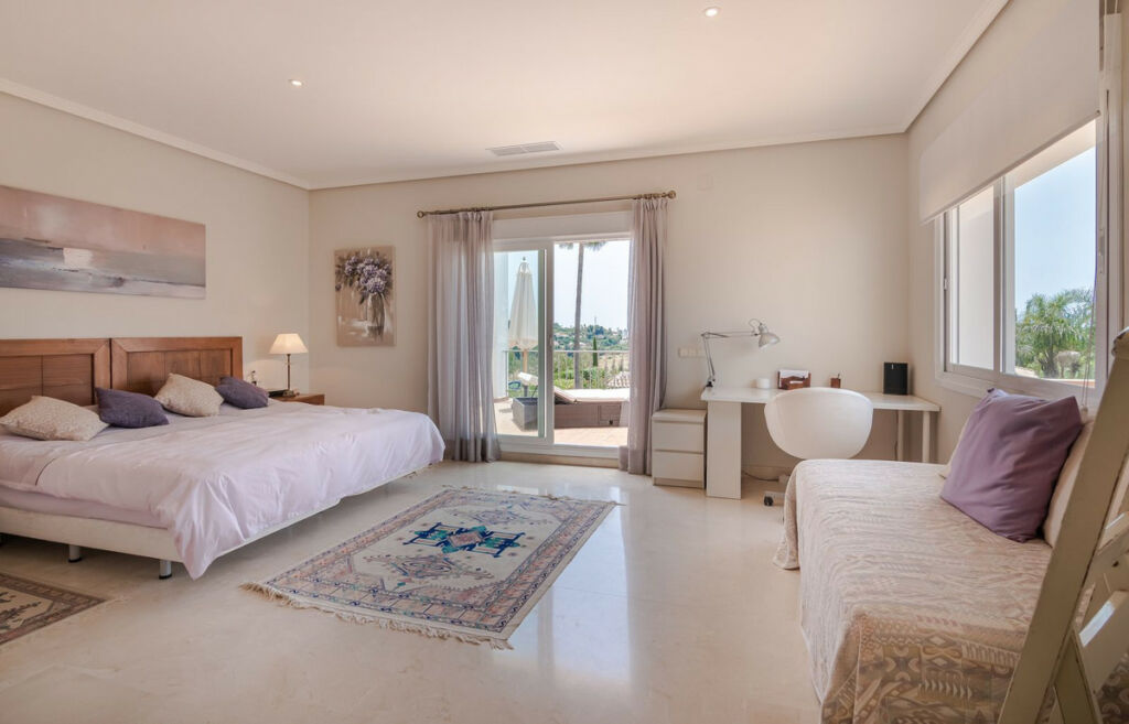 Detached Villa Benahavís Málaga - image 11