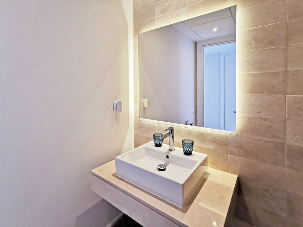 Middle Floor Apartment Cabopino Málaga - image 11