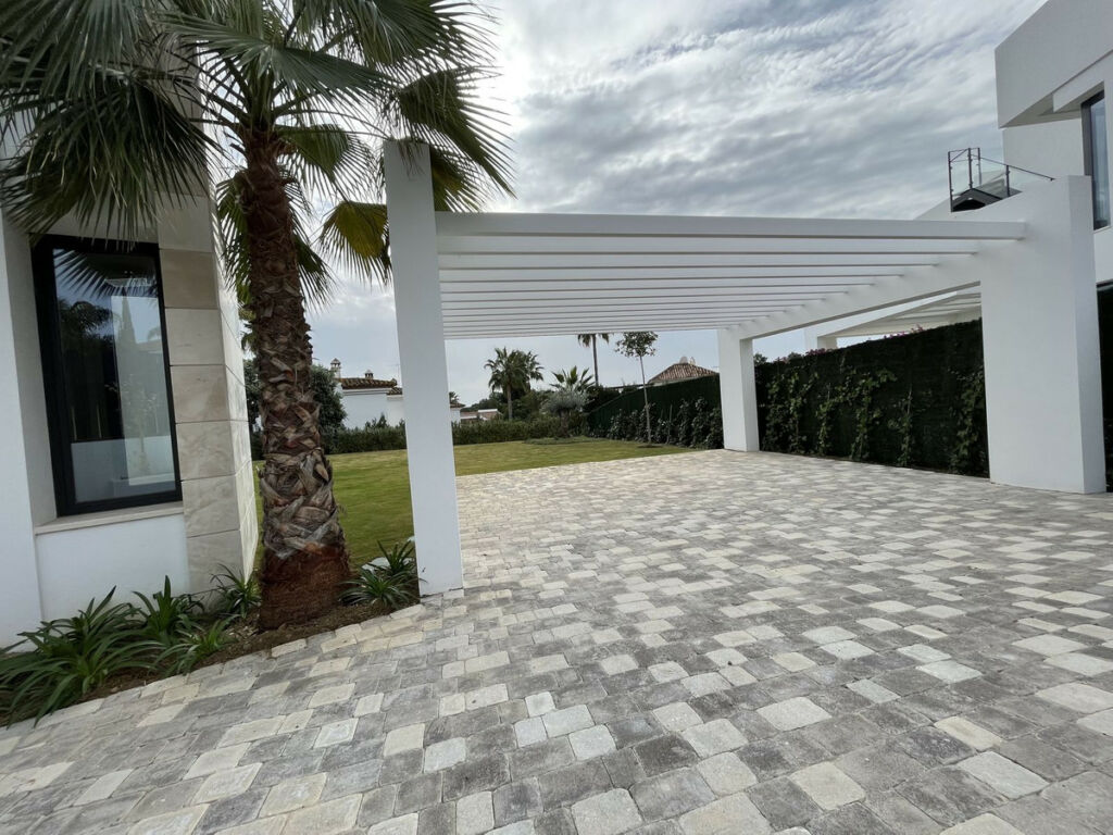 Detached Villa Marbella Málaga - image 11