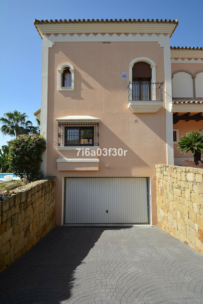 Detached Villa Nueva Andalucía Málaga - image 12