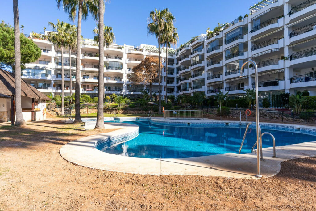 Middle Floor Apartment Calahonda Málaga - image 12