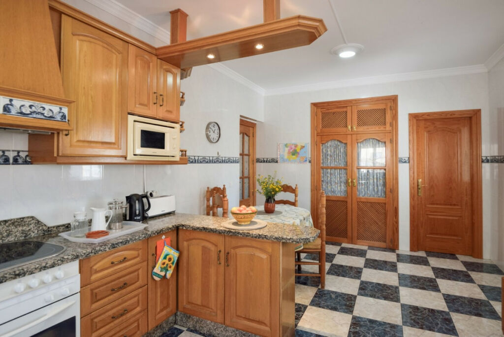 Detached Villa La Viñuela Málaga - image 12